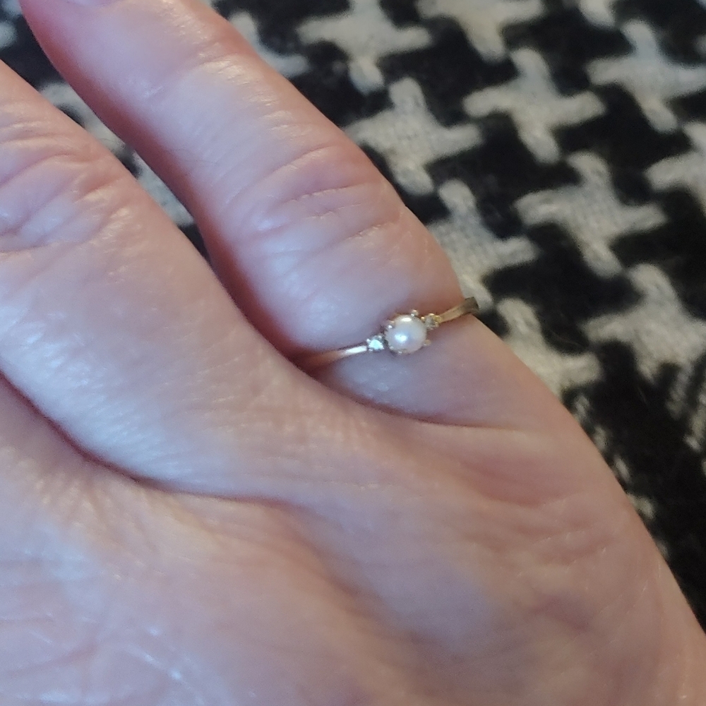 Elegant 10k Gold Pearl Ring Sz 6
